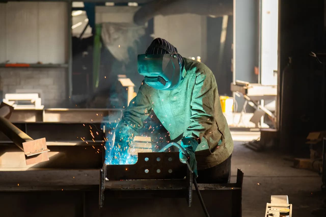 Taglio Plasma vs Taglio Laser: Quale Scegliere per la Tua Azienda?