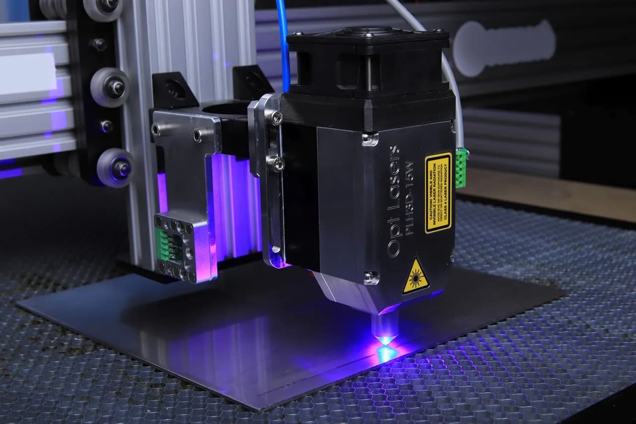 Saldatura Laser Manuale vs TIG/MIG: Velocità, Qualità e ROI a Confronto