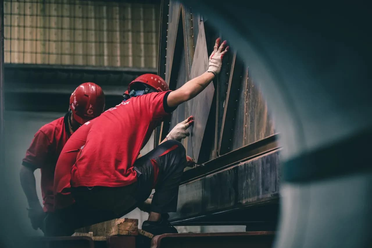 Sicurezza Macchine Laser Industriali: Normativa EN ISO 11553 e Obblighi per le Aziende
