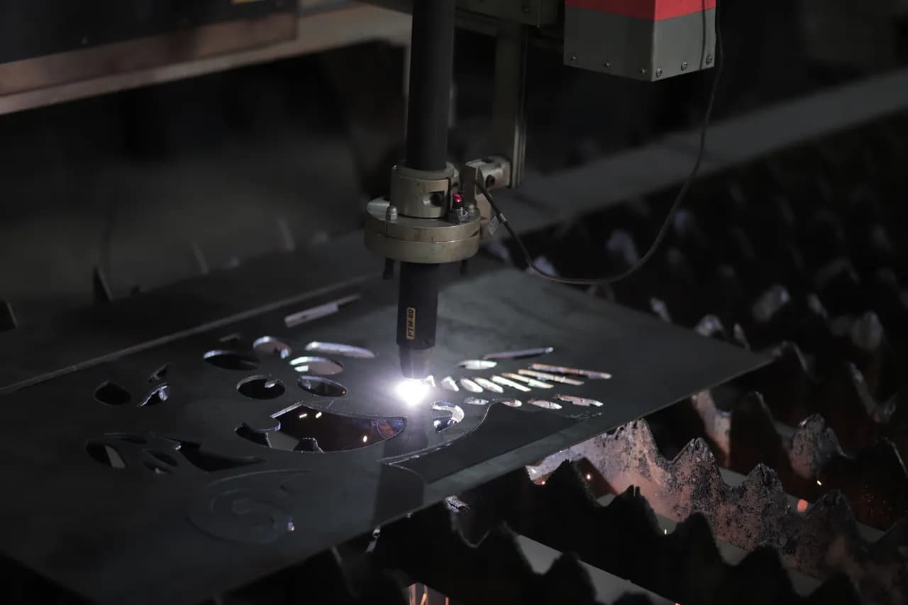 Taglio laser come servizio: il modello operativo per i terzisti CNC
